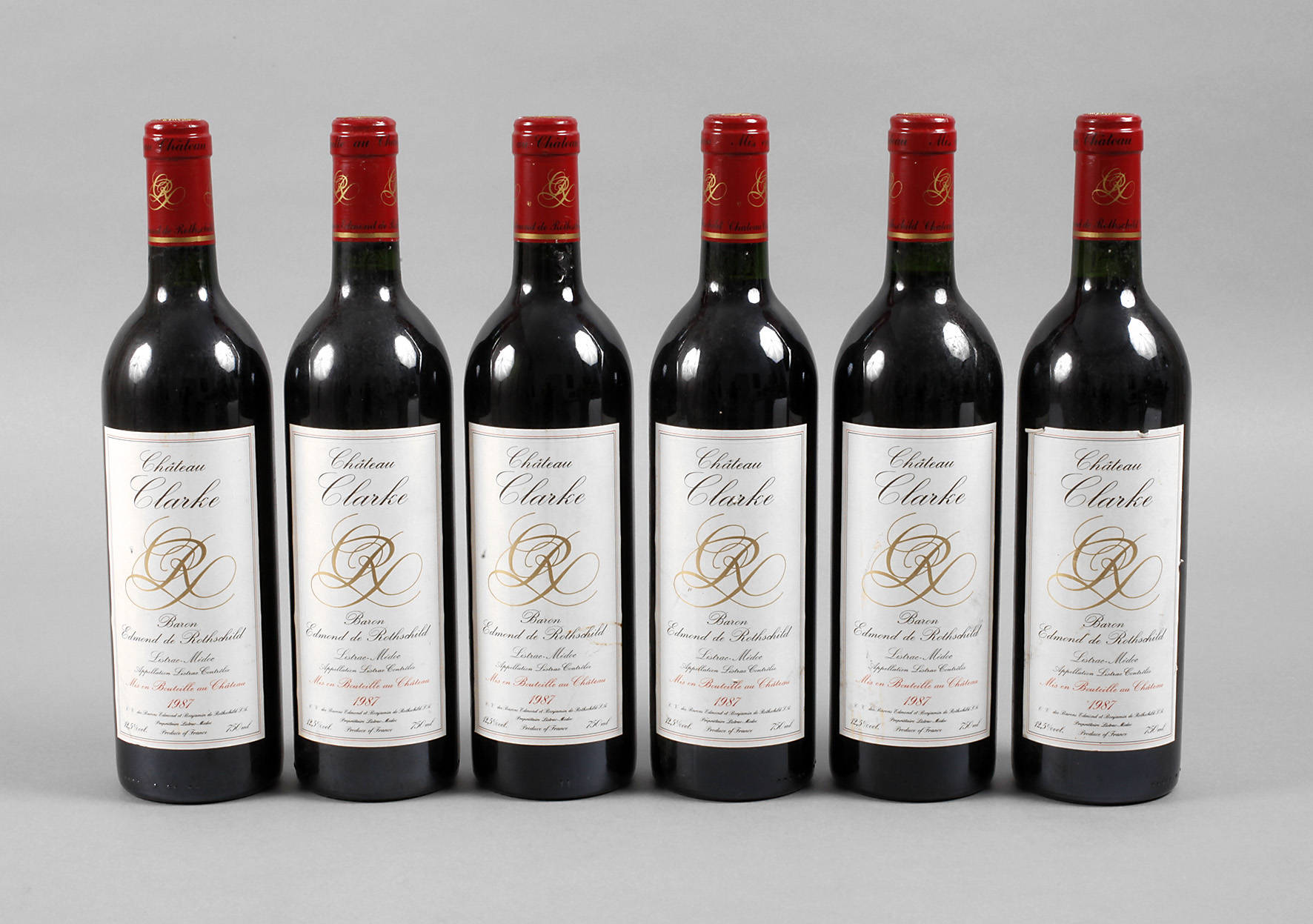 Sechs Flaschen Rotwein