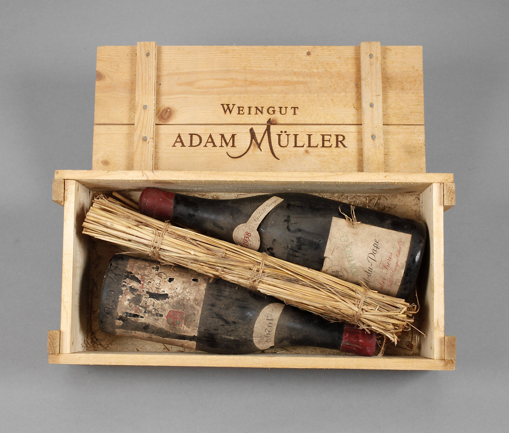 Zwei Flaschen Rotwein