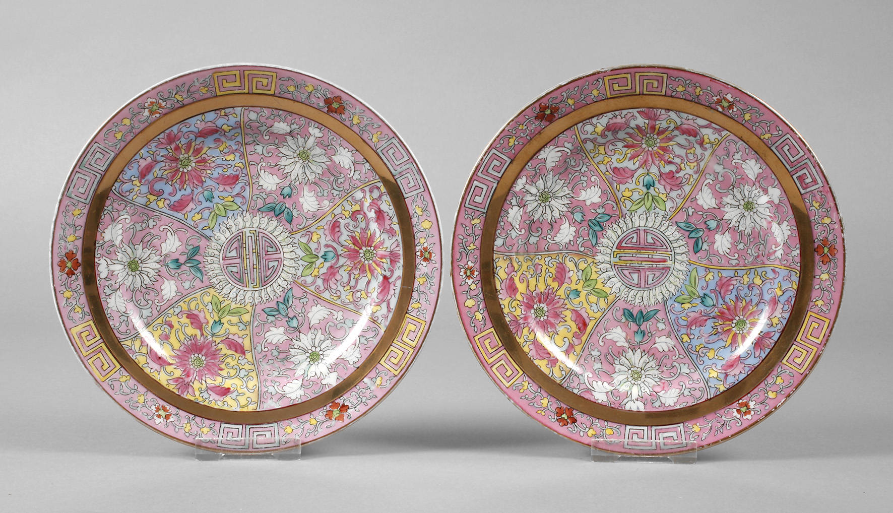 Zwei Teller Russland