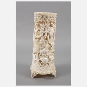 Große Elfenbeinschnitzerei