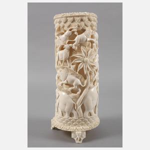 Große Elfenbeinschnitzerei