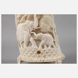 Große Elfenbeinschnitzerei