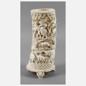 Große Elfenbeinschnitzerei