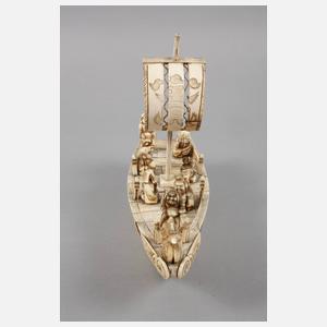 Große Elfenbeinschnitzerei