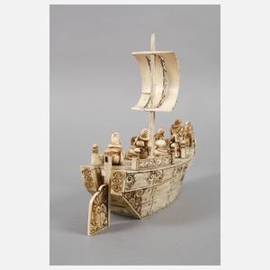 Große Elfenbeinschnitzerei