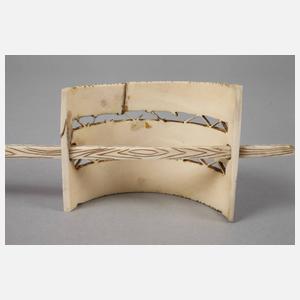 Große Elfenbeinschnitzerei