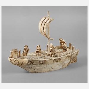 Große Elfenbeinschnitzerei