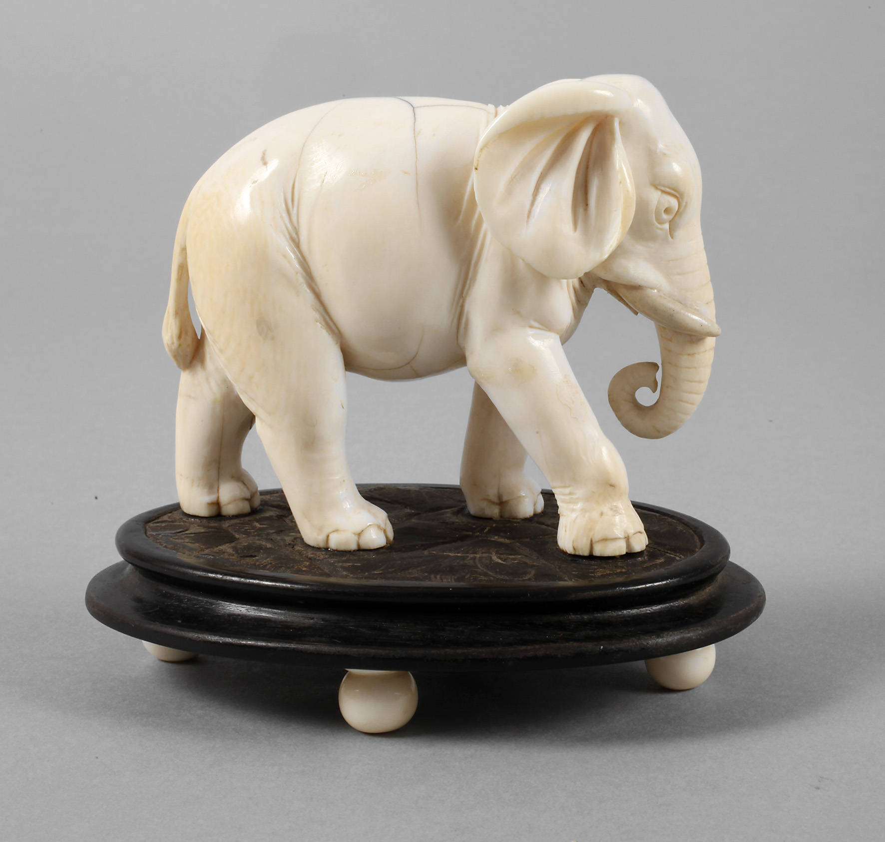 Elfenbeinschnitzerei