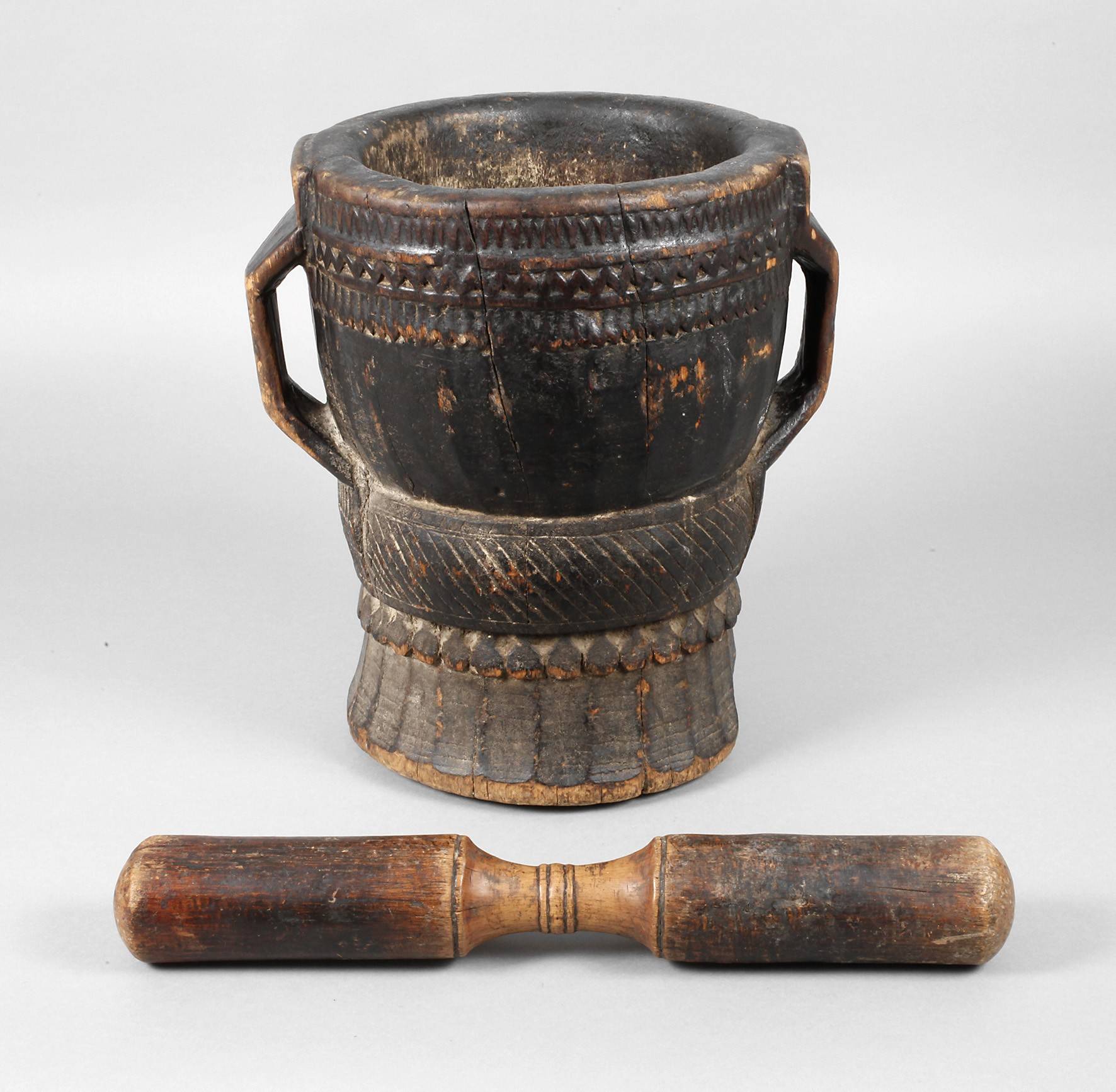Gehenkelter Holzmörser