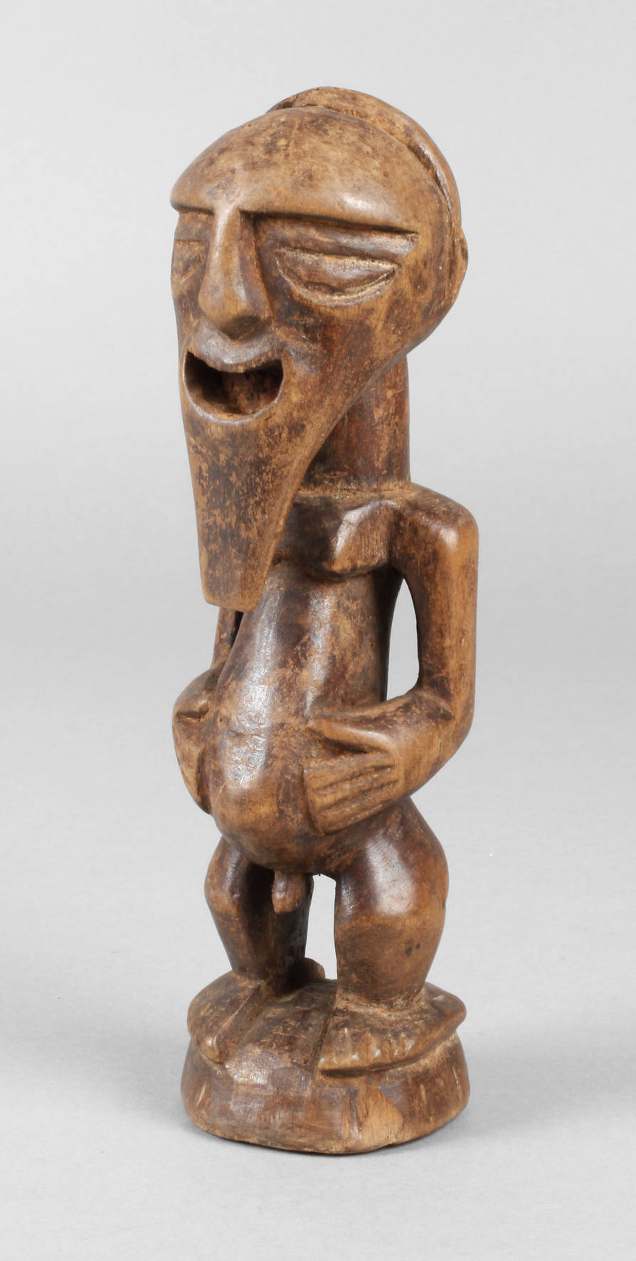 Kleine männliche Statue