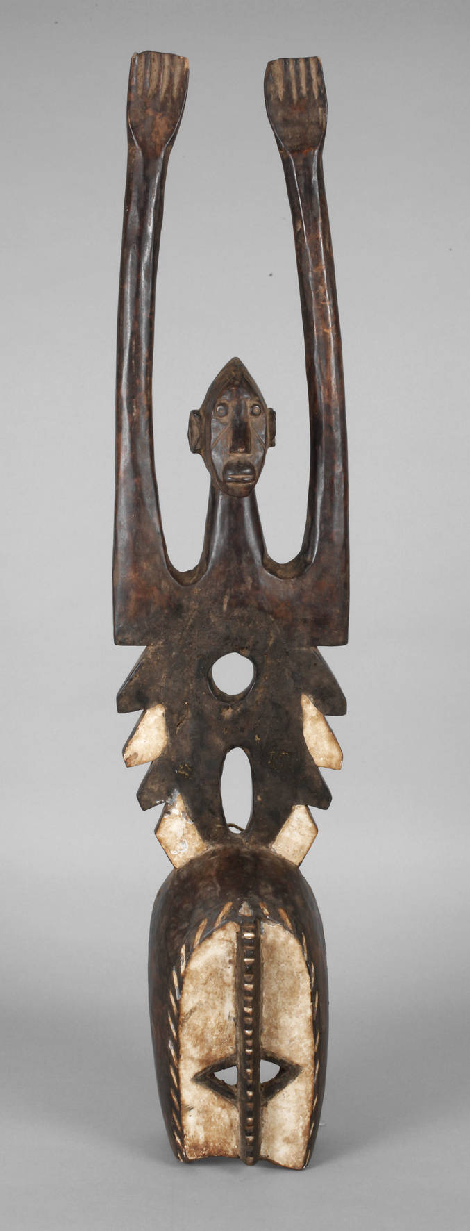 Tanzmaske mit figürlichem Aufsatz