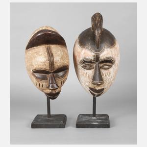 Zwei Wandmasken