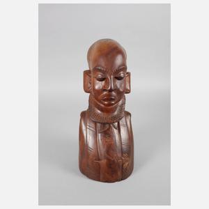 Büste eines bärtigen Mannes