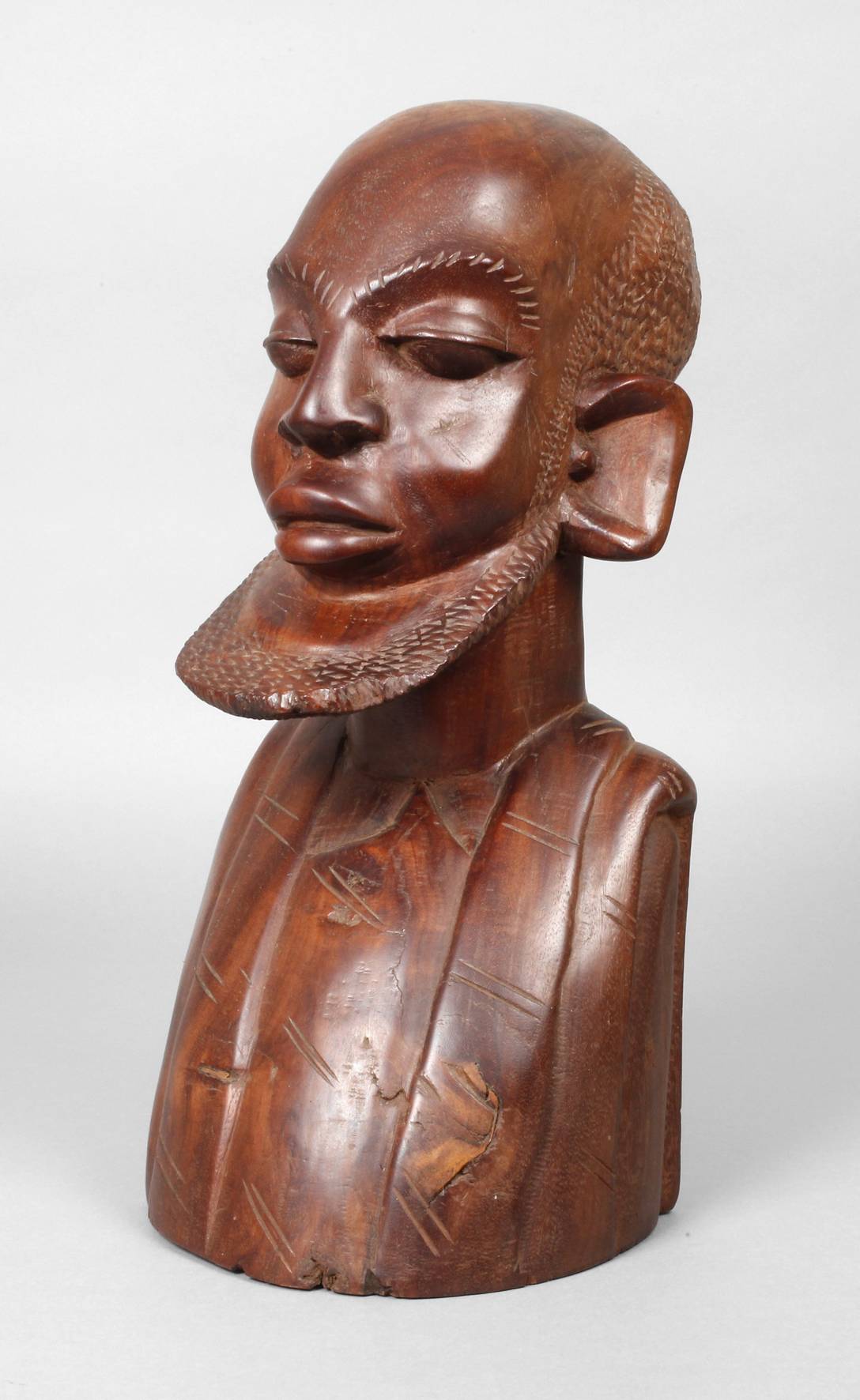 Büste eines bärtigen Mannes