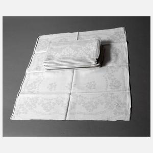 Vierzehn Servietten Kleeblattdekor