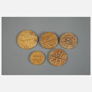 Konvolut indisch/islamische Goldmünzen