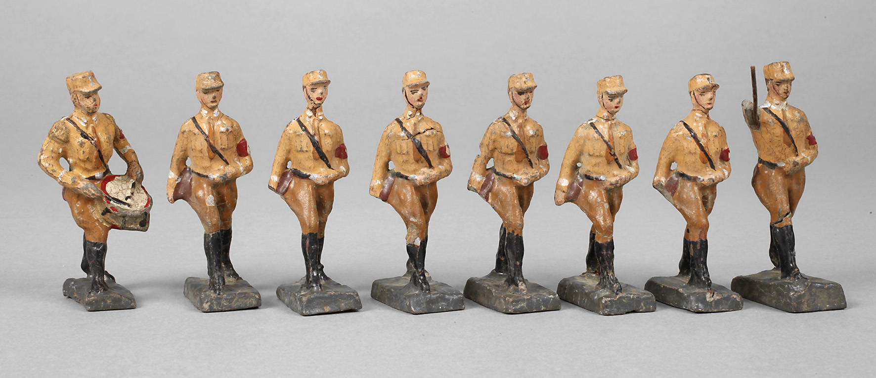 Massefiguren Parteiparade