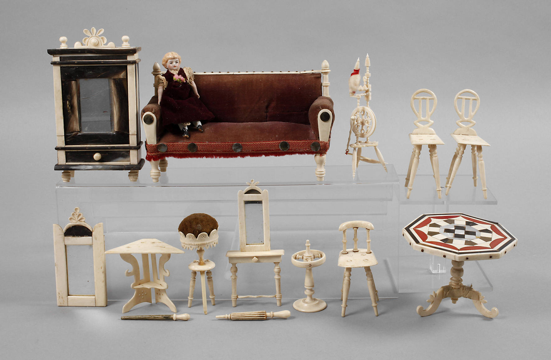 Konvolut Miniaturmöbel Bein