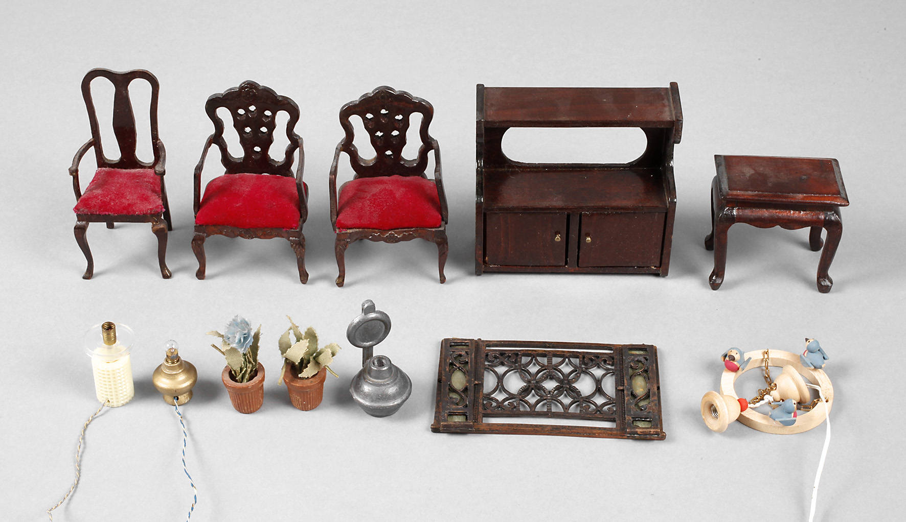 Puppenstubenzubehör