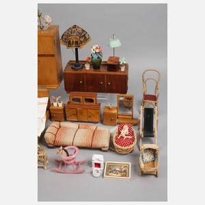 Großes Konvolut Puppenstuben-Einrichtung