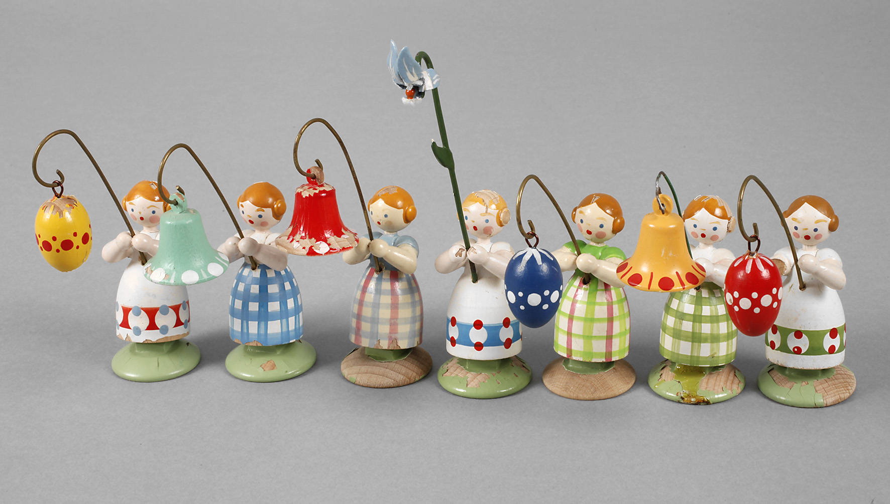 Sieben Aufstellfiguren als Osterdekoration