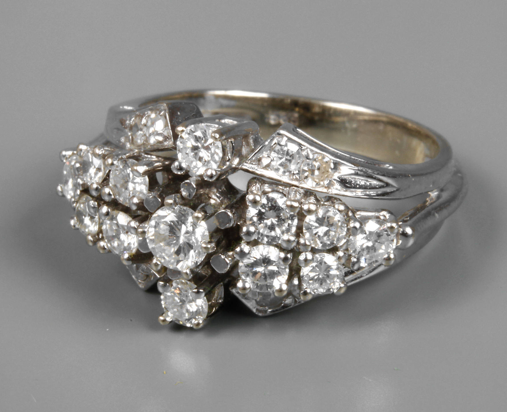 Damenring mit Brillanten von ca. 1,2 ct