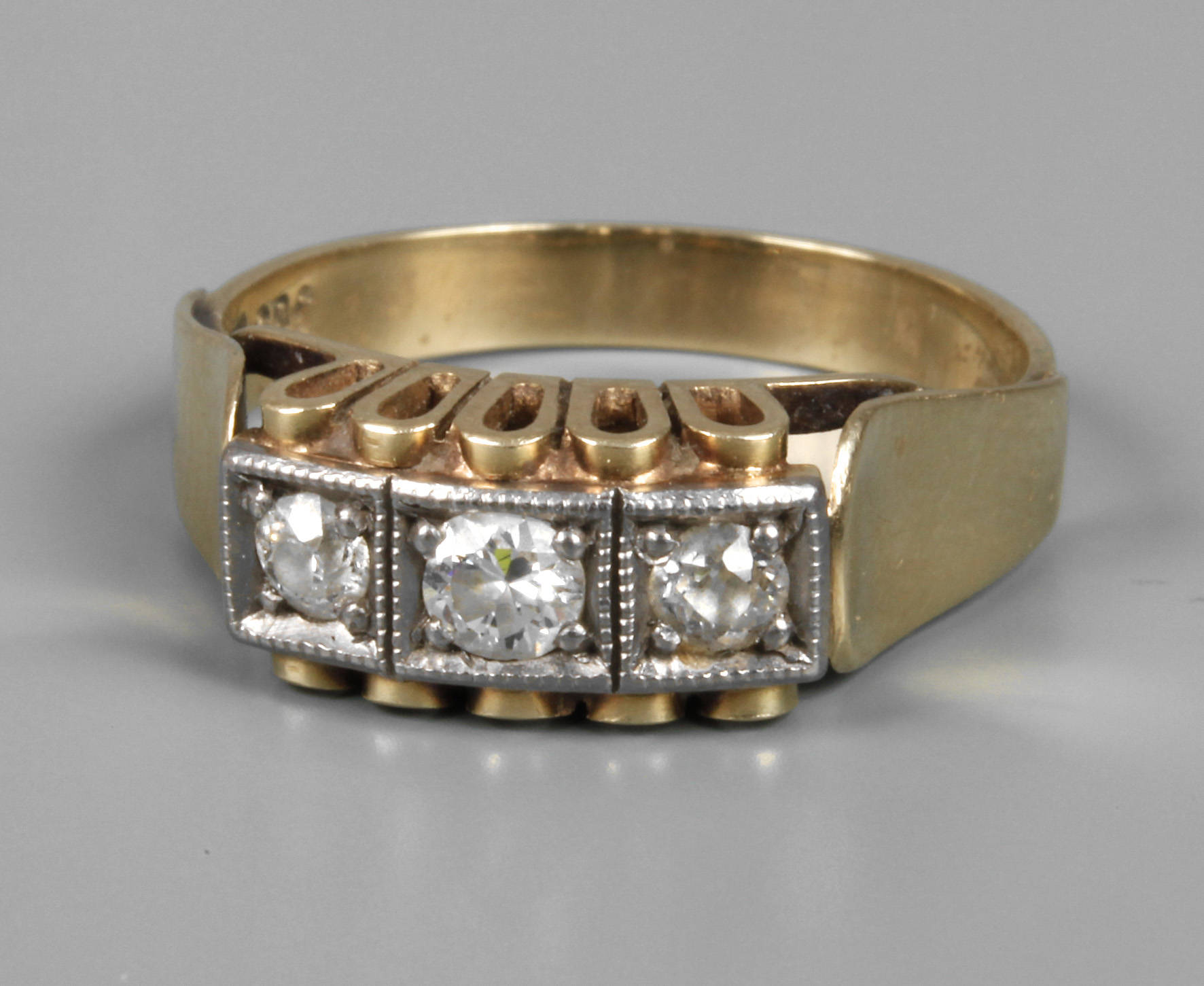 Damenring mit Diamanten