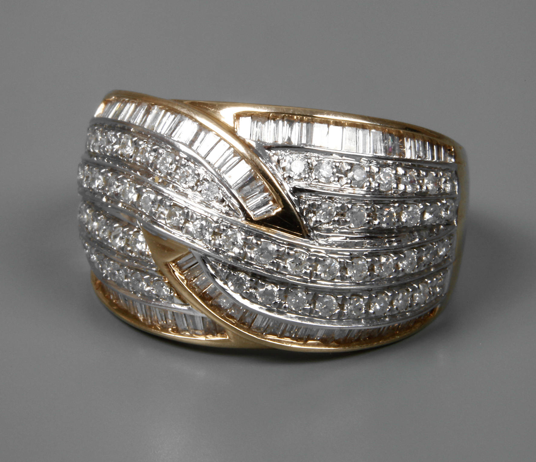 Damenring mit Diamanten von zusammen ca. 1,5 ct
