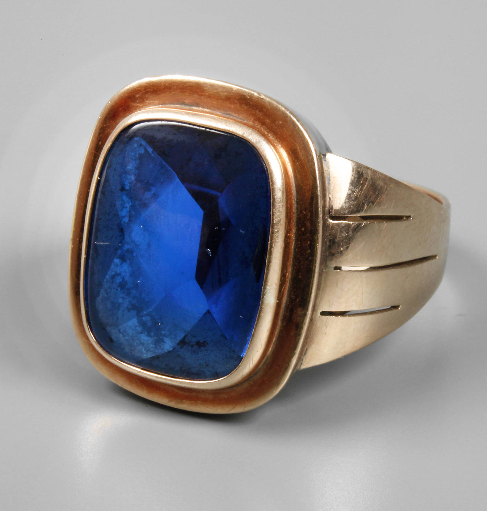 Herrenring mit Steinbesatz