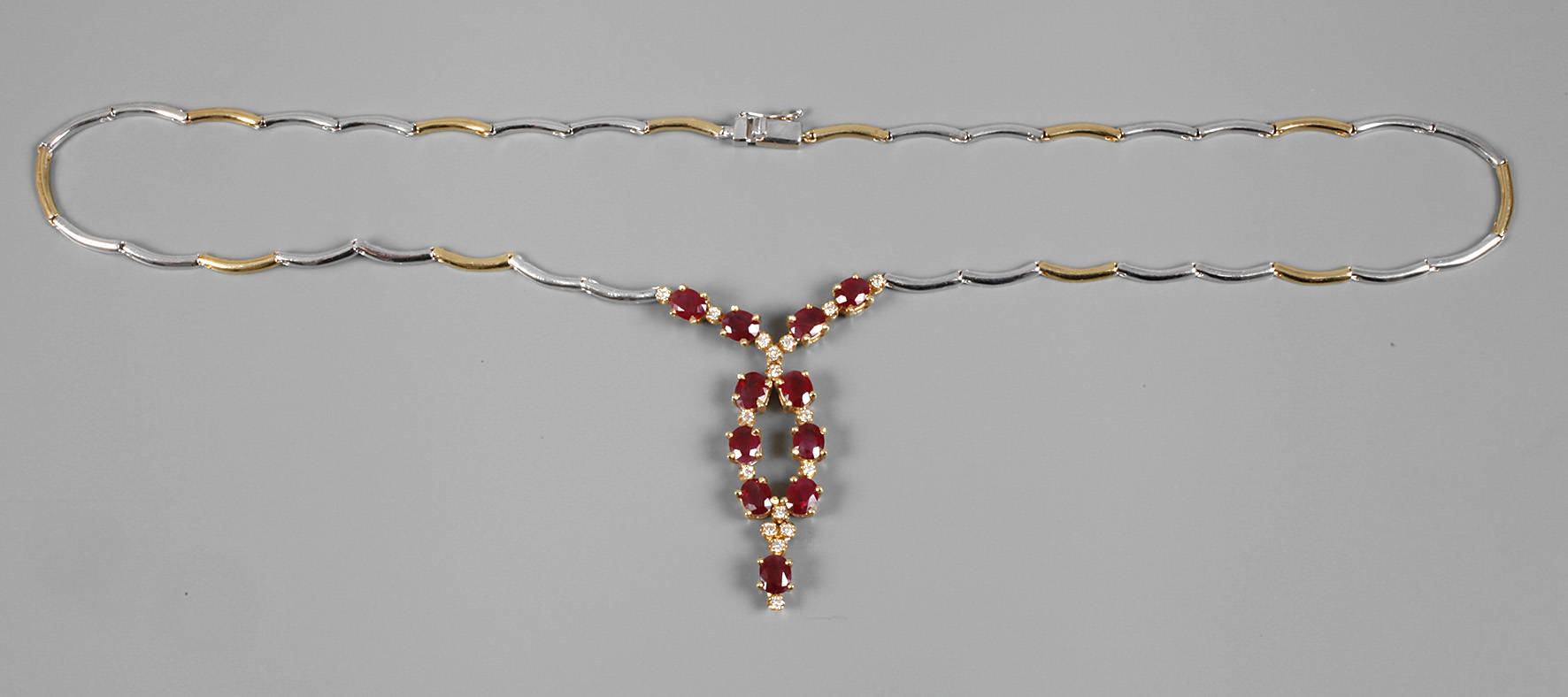 Collier mit Rubinen und Brillanten