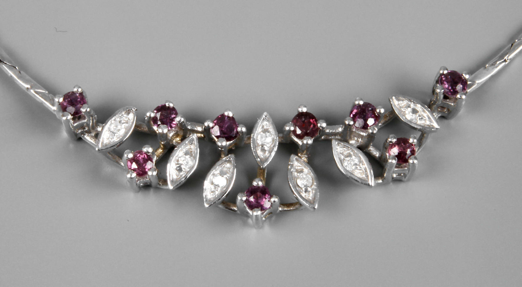 Collier mit Rubinen und Diamanten