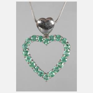 Herzanhänger mit Smaragden an Kette