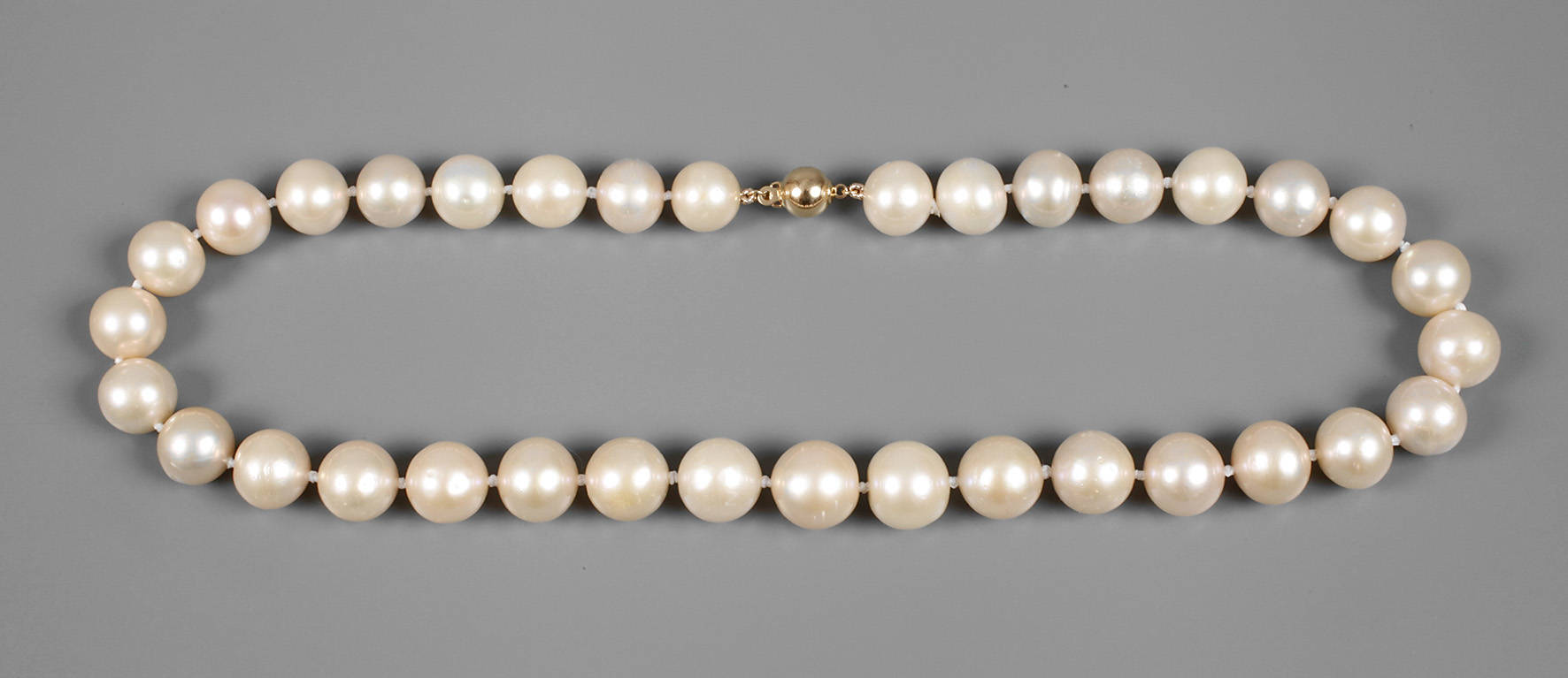 Große Perlenkette