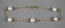 Armband mit Perlen