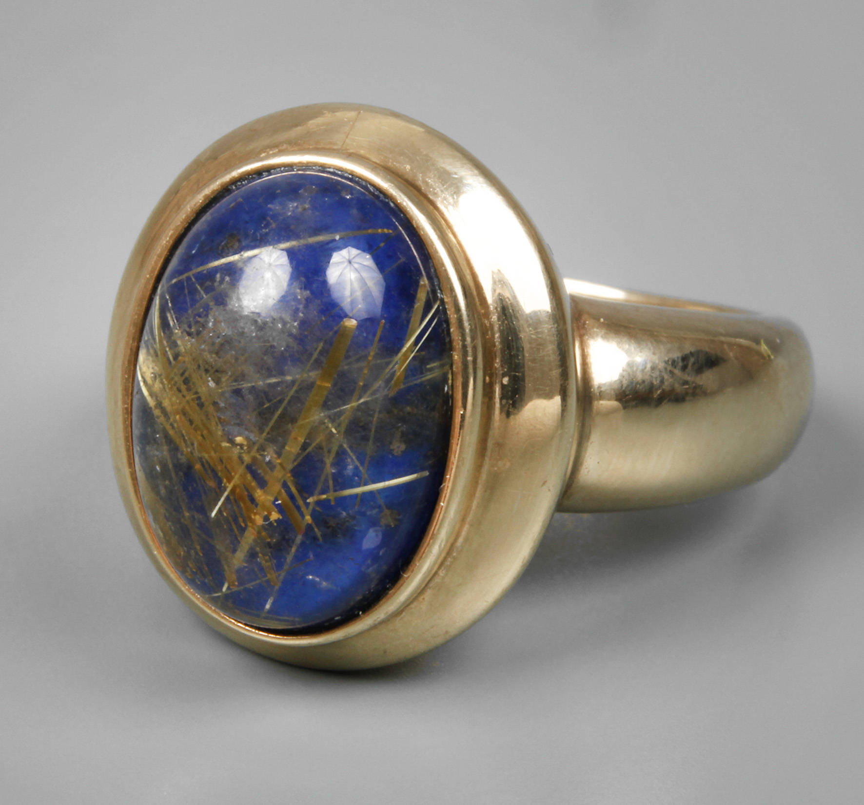 Damenring mit Schmuckstein