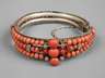 Armreif mit Korallen