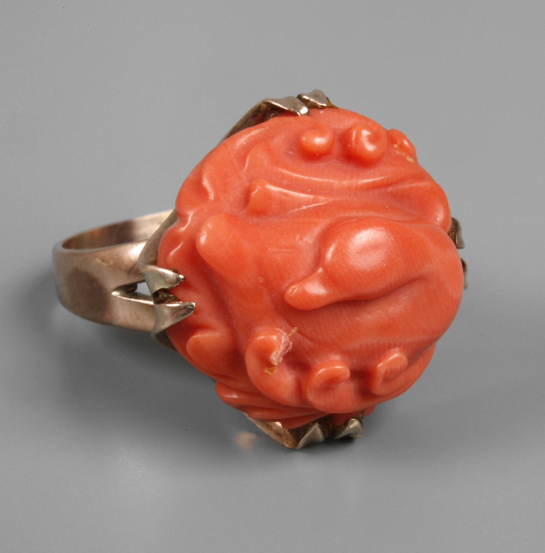 Damenring mit Koralle
