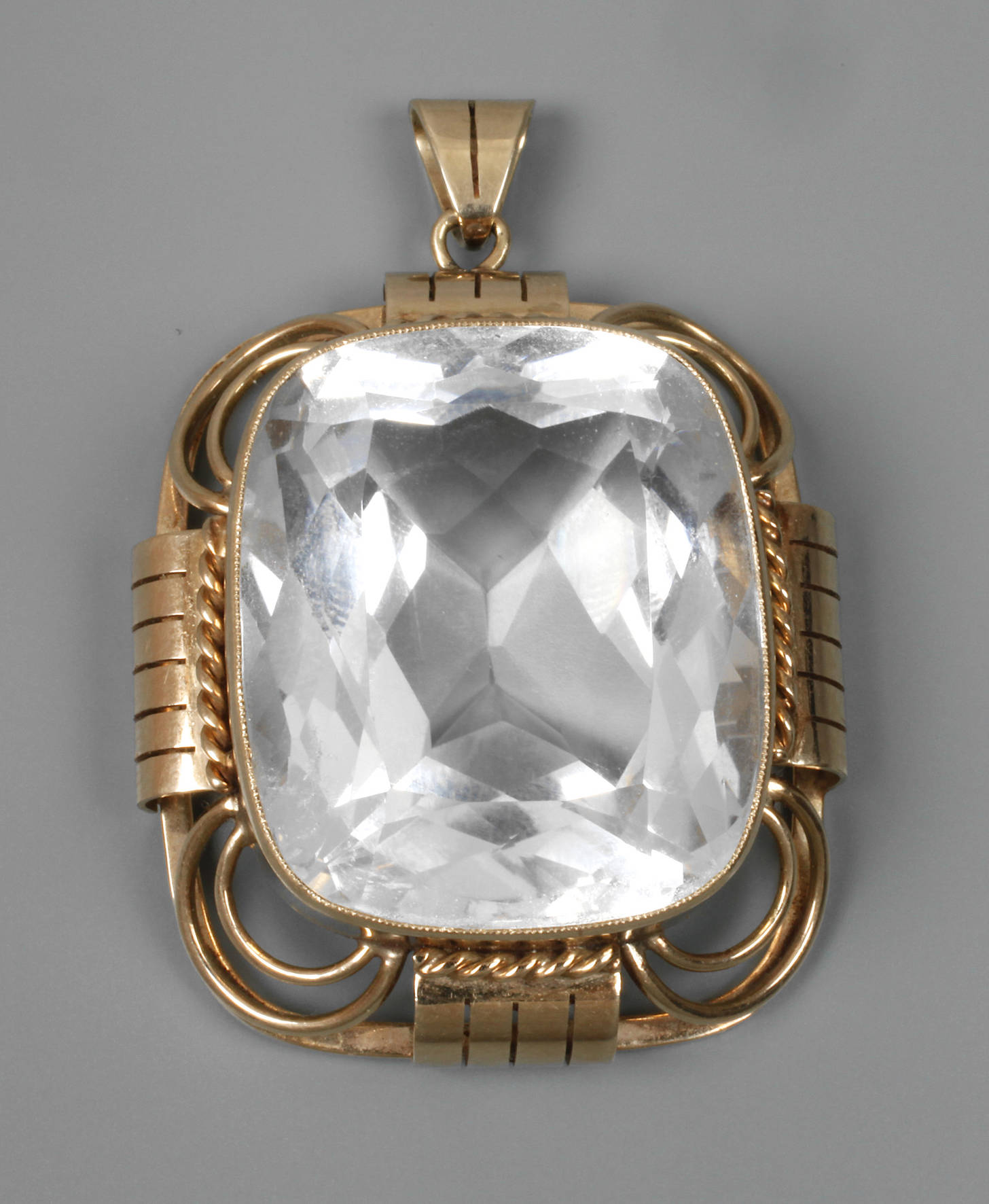 Anhänger mit großem Bergkristall