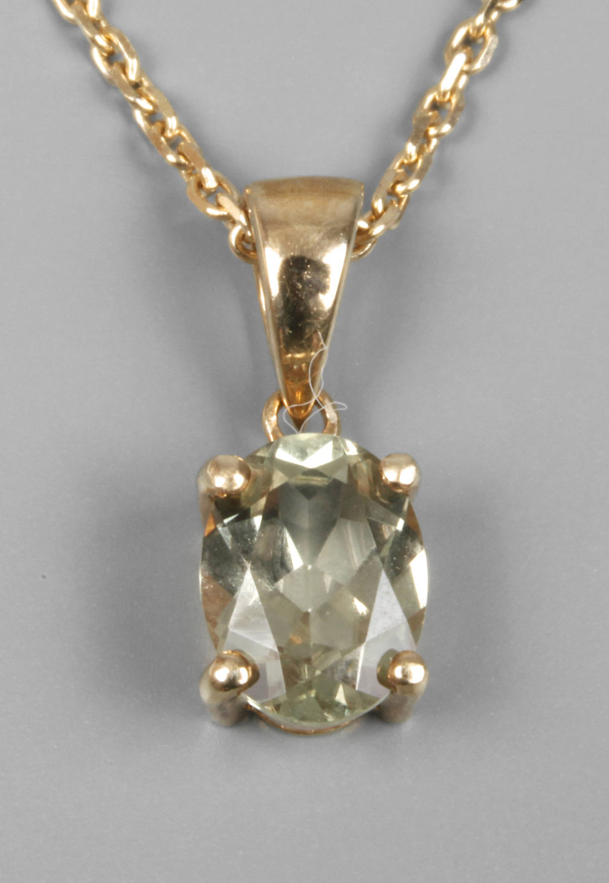 Anhänger mit Zultanit an Kette