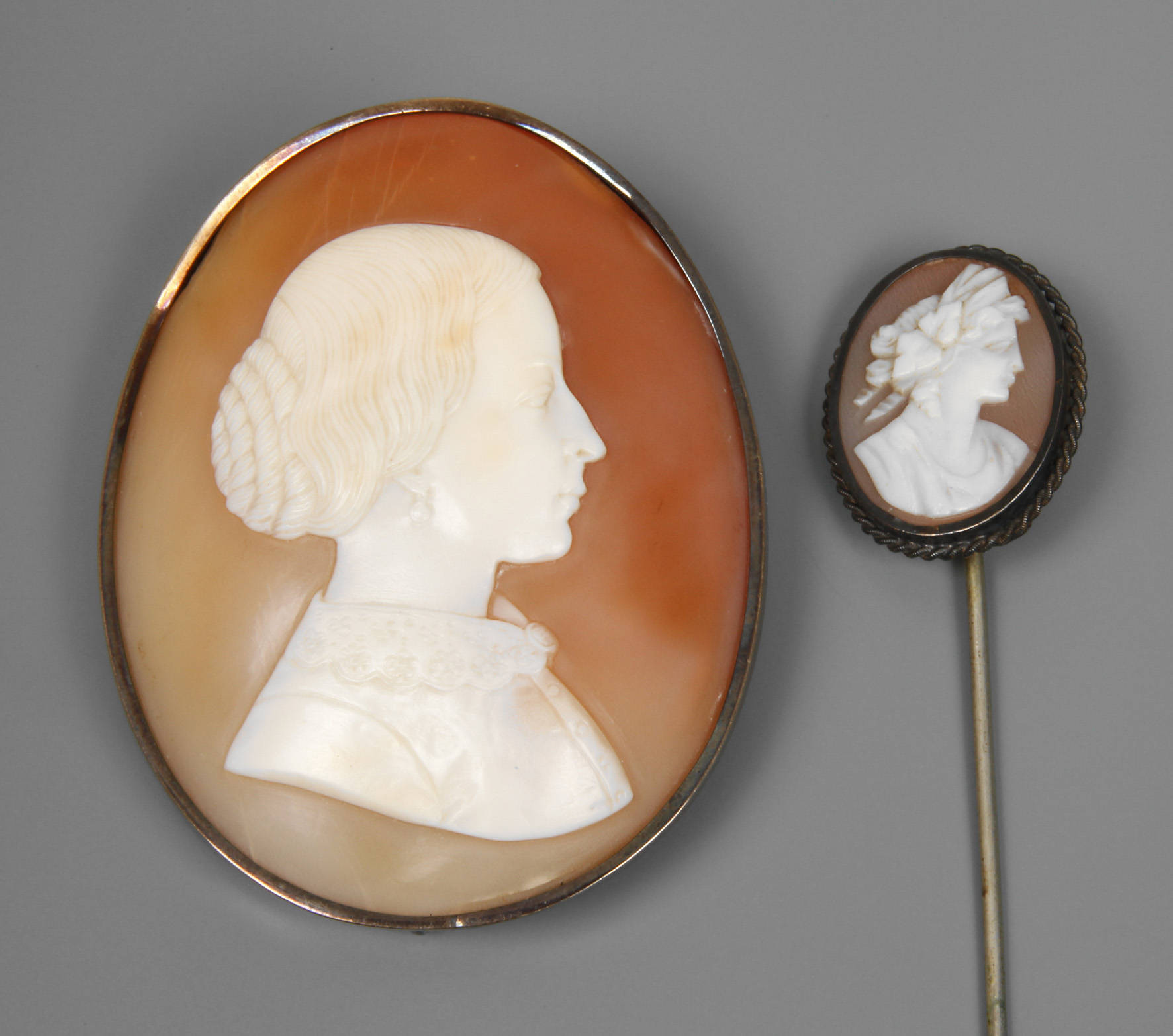 Zwei Teile Schmuck mit Kameen