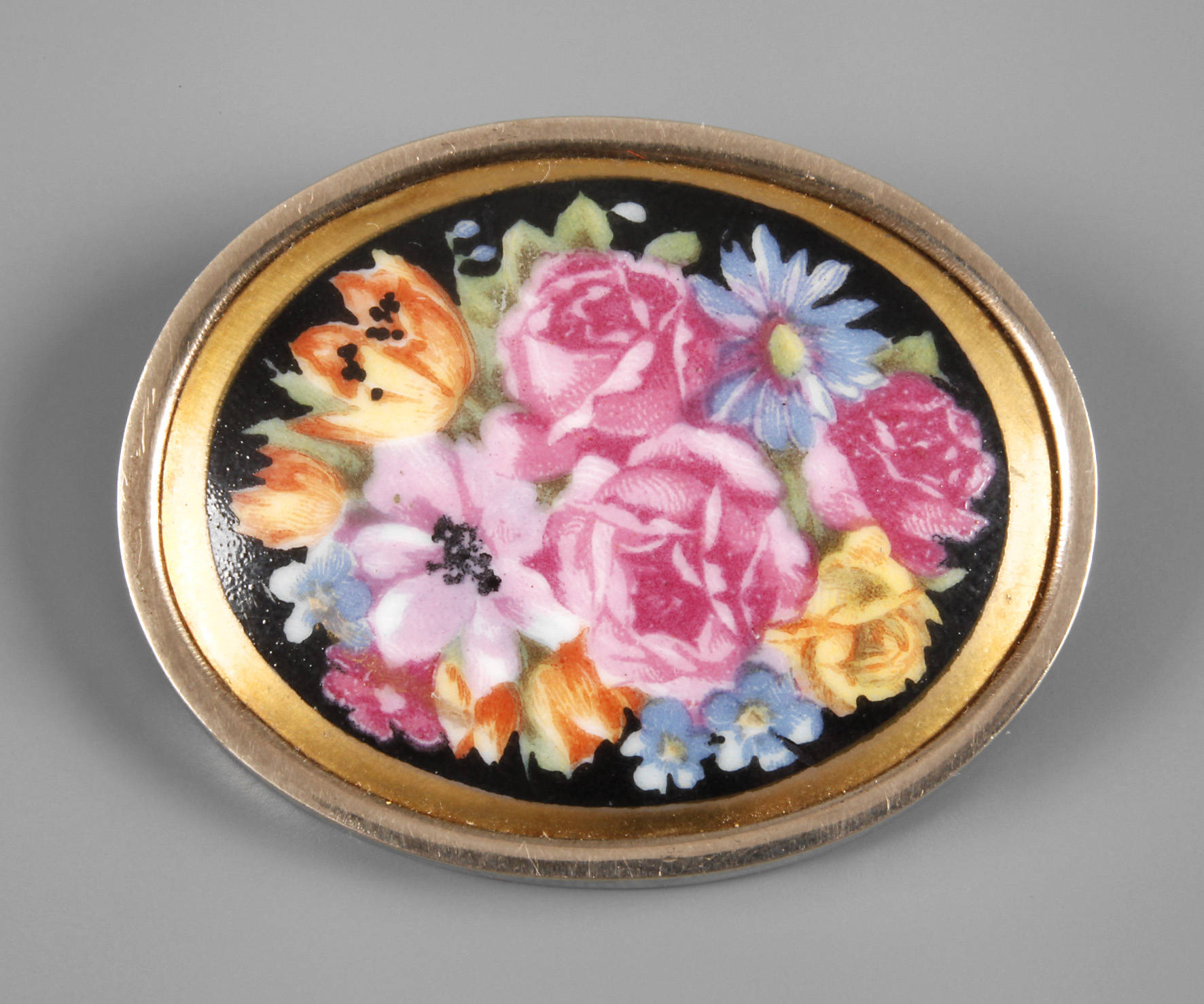 Feine Porzellanbrosche