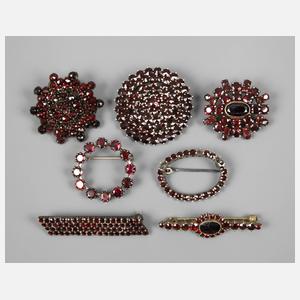 Sammlung Granatbroschen