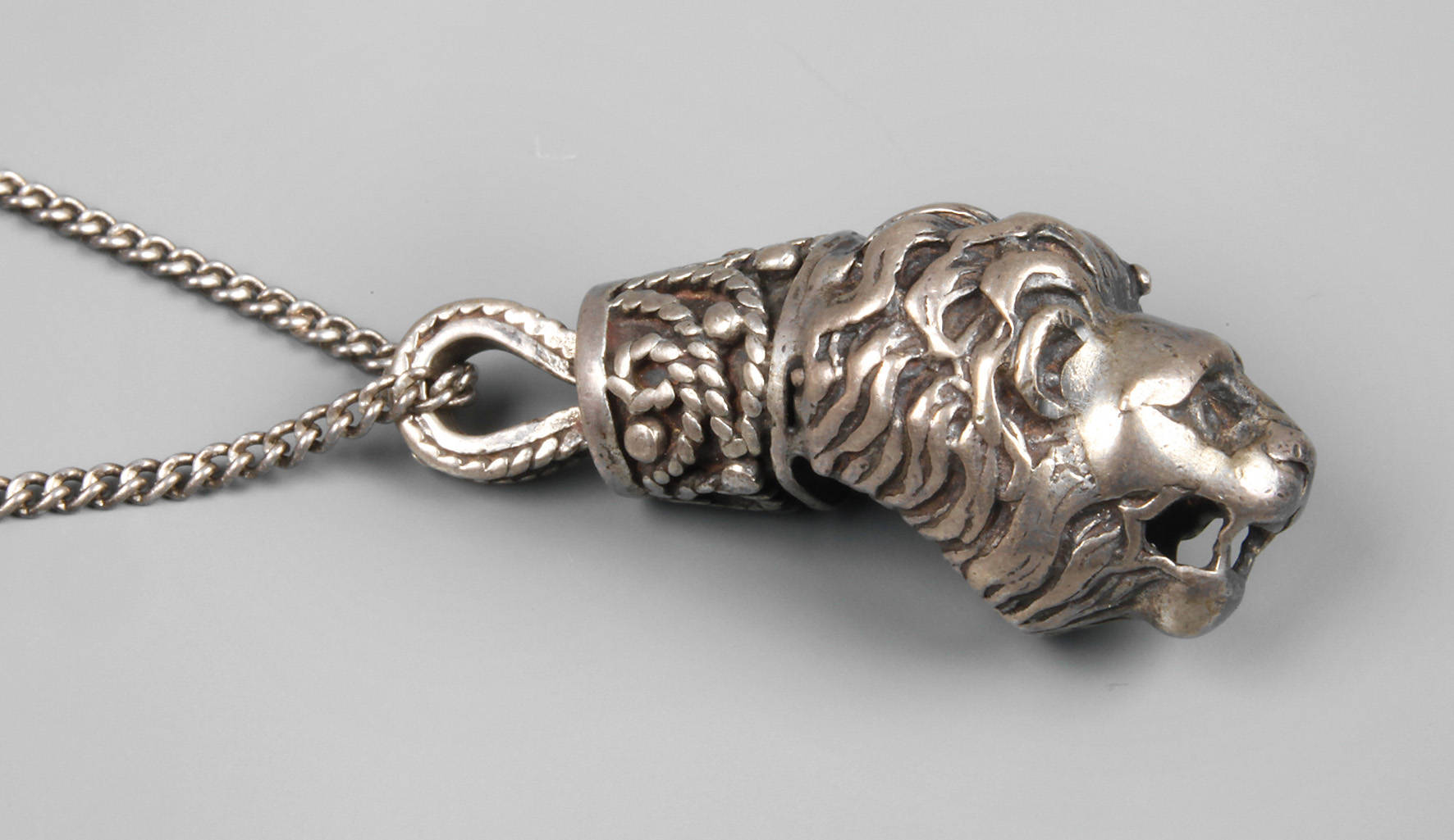 Löwenkopfanhänger