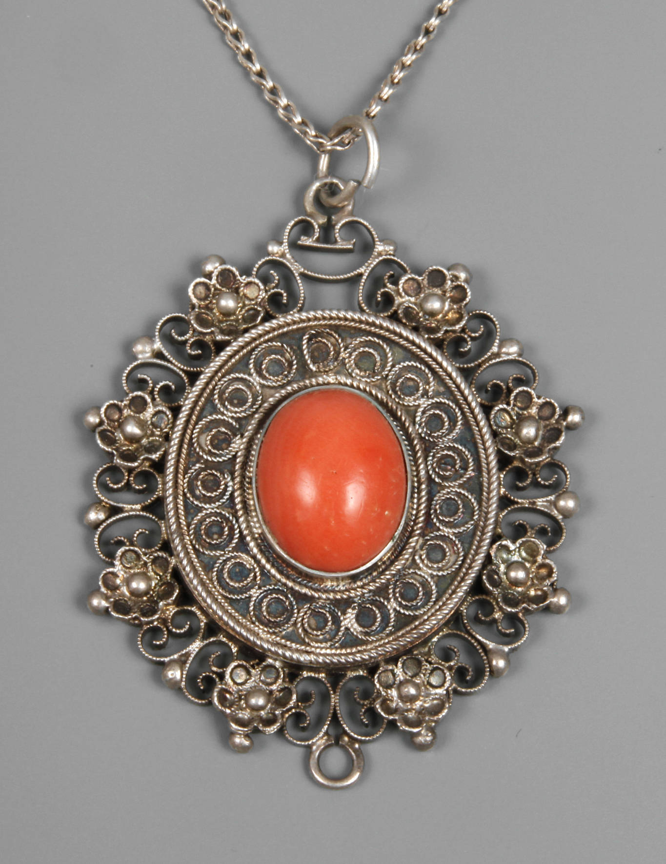 Korallenanhänger an Kette