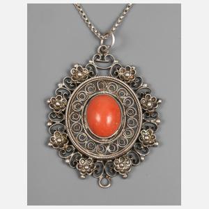 Korallenanhänger an Kette