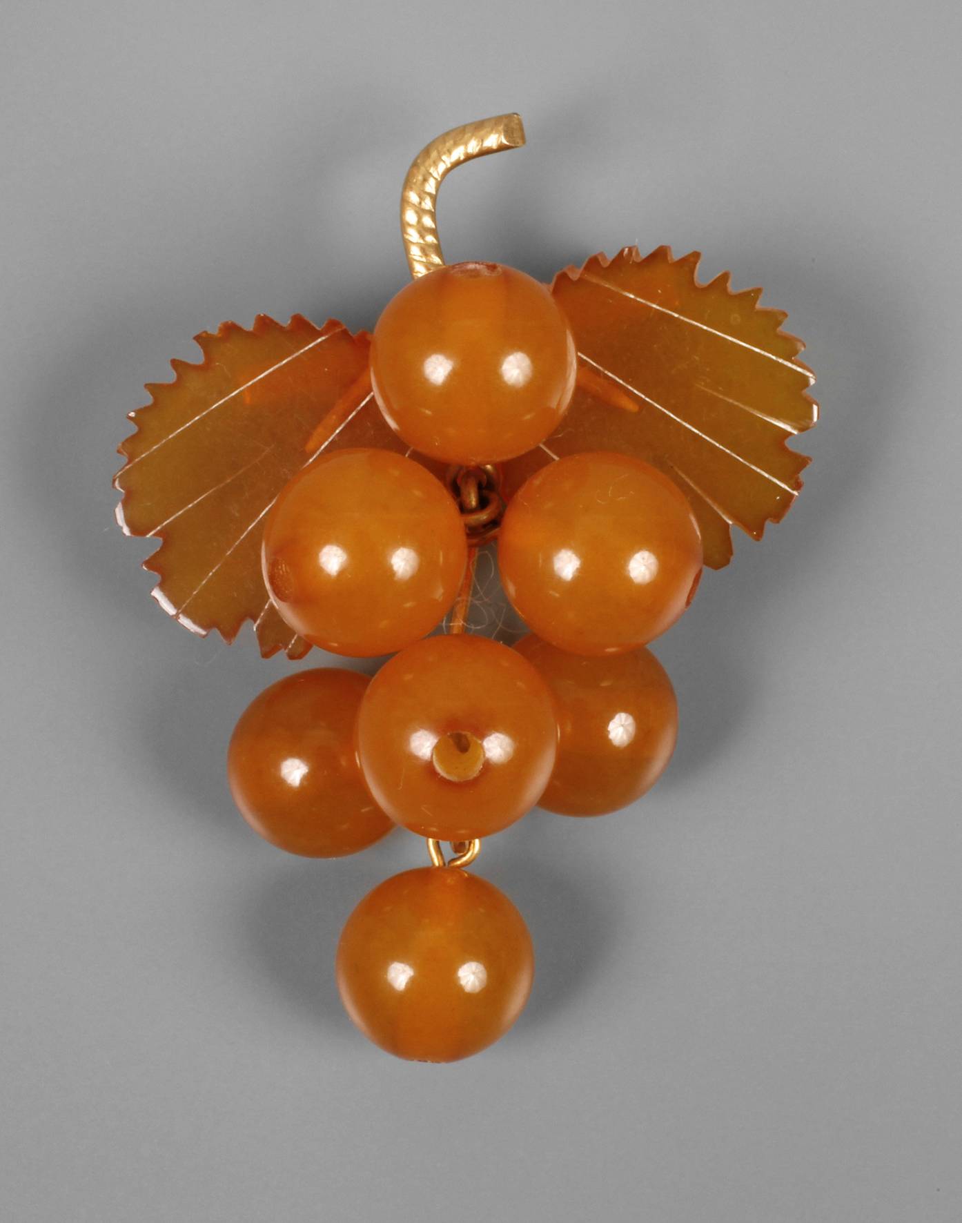 Bernsteinbrosche als Traube