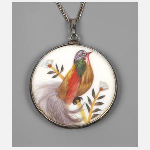 Anhänger mit feiner Federarbeit