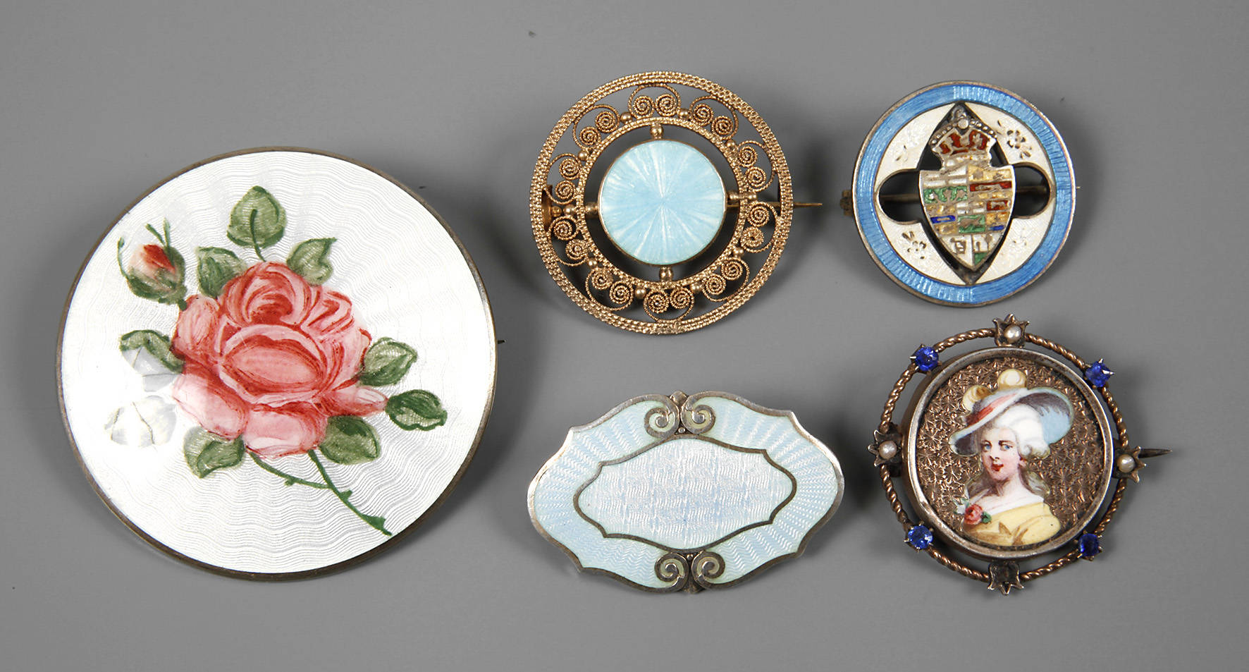 Konvolut Emaillebroschen