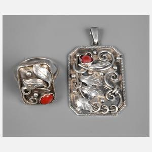 Schmuckset mit Korallenbesatz