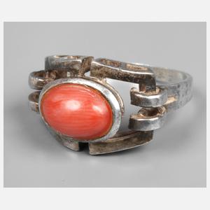 Ring mit Koralle